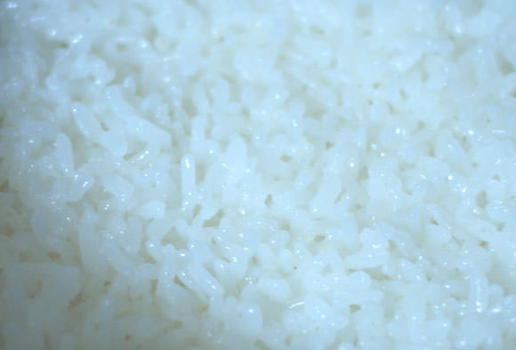炊いたお米のアップ